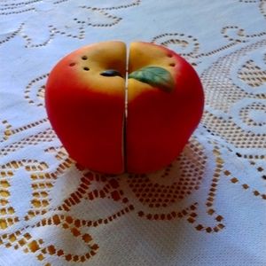 Apple salt and pepper shakers